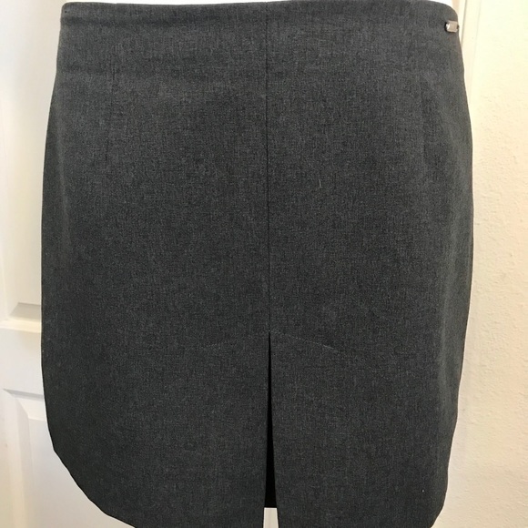 Guess❓Skirt~Metal Insignia / Host Pick - Picture 5 of 8